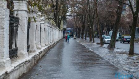У п’ятницю в Україні сніжитиме, на вихідні – дощ і ожеледиця