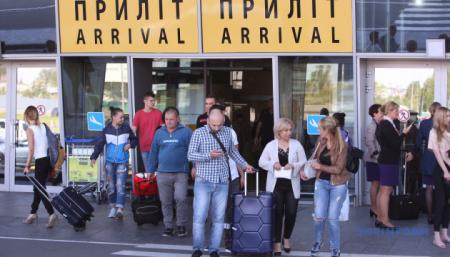 Госагентство по развитию туризма рекомендует туроператорам не отправлять украинцев за границу