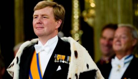 Король Нидерландов извинился перед народом за отпуск в Греции во время карантина