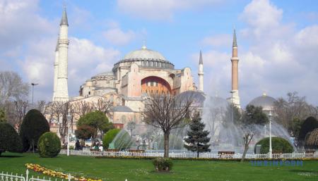 Папа Римский сожалеет, что Турция превратила собор Святой Софии в мечеть
