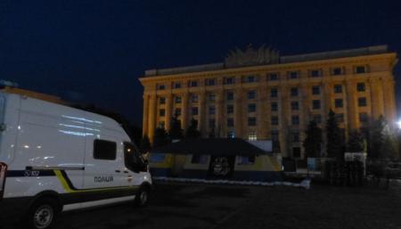 В Харькове взяли под охрану волонтерскую палатку, которую захотел снести Кернес