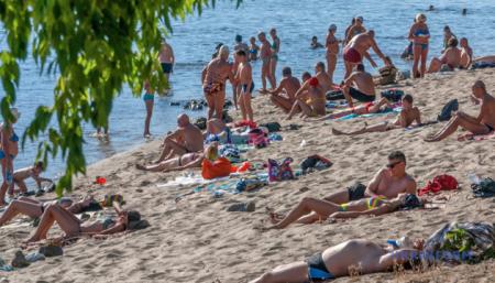 Киевлян просят больше не купаться на столичных пляжах