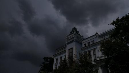 На Украину надвигается непогода - грозы, град и шквалы