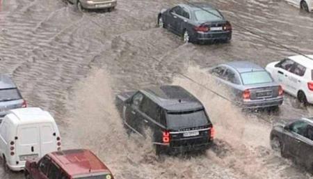 Ливень затопил улицы Киева