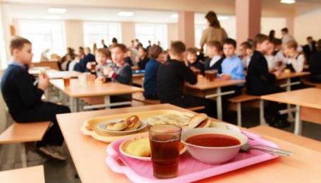 «Нет» полуфабрикатам и чипсам: в школьных столовых заработает новый регламент