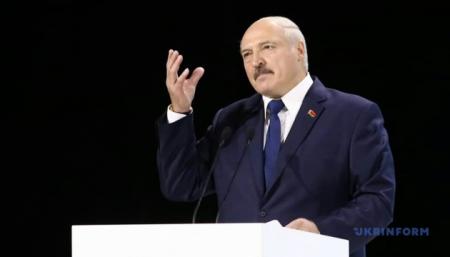 Лукашенко объяснил отказ от карантина необходимостью 