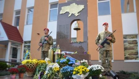 В Запорожье открыли памятный знак погибшим воинам 55-ой артбригады