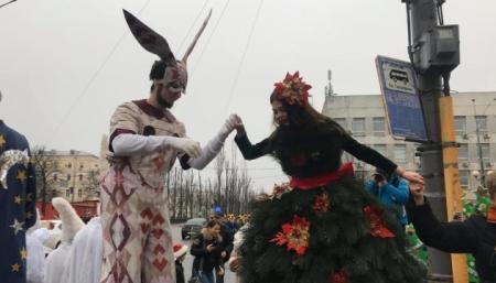 В Киеве впервые проходит новогодний парад 