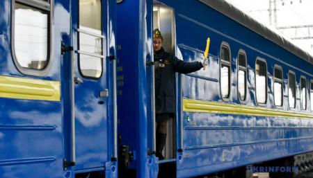 На Прикарпатье запретят посадку и высадку пассажиров из-за «красной» зоны
