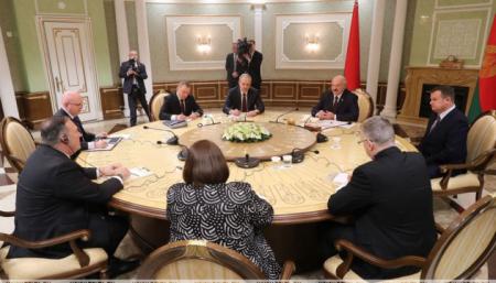 Помпео - Лукашенко: Мы не говорим вам выбирать между Россией и США