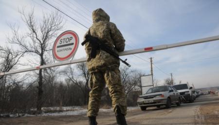 На Донбассе временно прекращается пропуск через линию разграничения