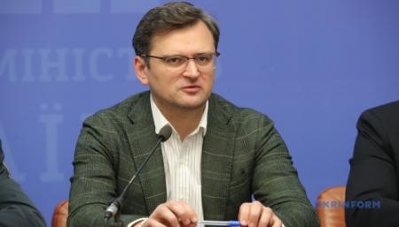 Кулеба назвал три шага для украинцев, которые “застряли” за границей