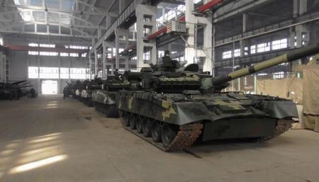 Украинские военные получили модернизированные танки Т-80БВ