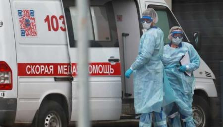 У Росії третій день поспіль – під тисячу смертей від коронавірусу
