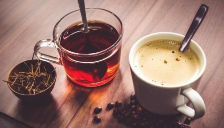 Медики не советуют пить в жару чай, кофе и алкоголь