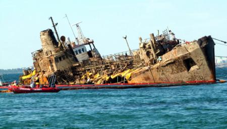 Местная власть оказалась неспособной справиться с ситуацией вокруг танкера Delfi - Зеленский