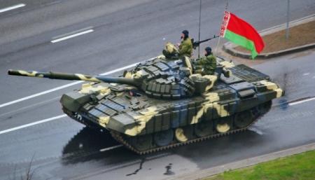 В Беларуси танковый резерв и артбазы привели 