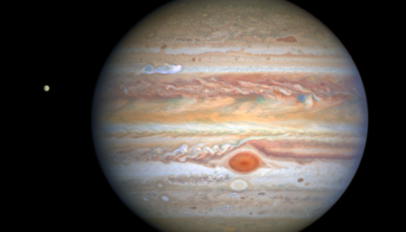 Hubble сделал снимки гигантского шторма на Юпитере