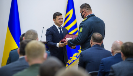 Зеленский дал Героя Украины пограничнику, в 2014-м останавливавшему российских диверсантов
