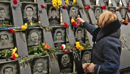 Памятный колокол впервые прозвучал на Аллее Героев Небесной Сотни в Киеве