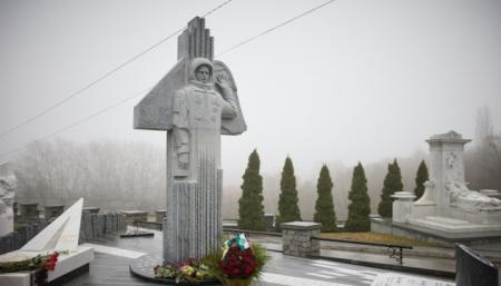 Зеленский принял участие в открытии памятника Леониду Каденюку
