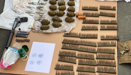 Полиция задержала группу военных, которые торговали оружием из зоны ООС