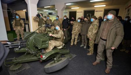 Военные показали Зеленскому тренажер, воспроизводящий реальные боевые действия