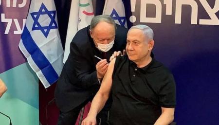 Нетаньяху первым в Израиле сделал прививку от коронавируса