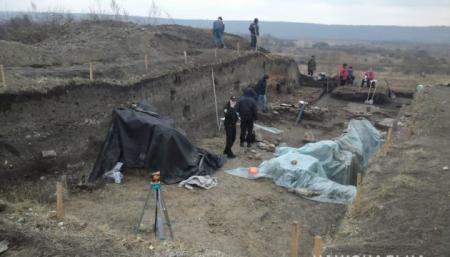 Уничтожение городища под Львовом: полиция ищет «черных копателей»