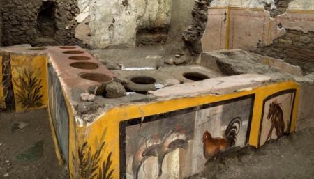 В Помпеях нашли античный киоск с уличной едой