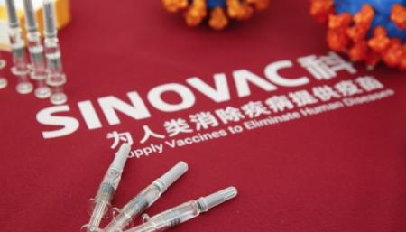 Третья доза вакцины Sinovac увеличивает количество антител в 10-20 раз
