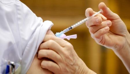 В Украине можно будет записаться на COVID-вакцинацию тремя путями