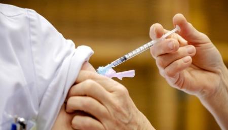 В Израиле от коронавируса вакцинировали около 75% взрослого населения