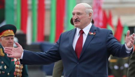 Лукашенко визнав, що його силовики допомагали мігрантам потрапити до ЄС