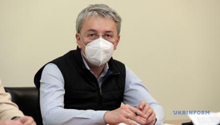 Ткаченко сравнил привычку мыть руки с проверкой фейков Кремля