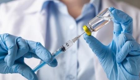 COVID-вакцини можуть викликати різні реакції - МОЗ пояснює, що це нормально