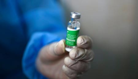 Минздрав назвал возможные реакции организма на вакцину Covishield