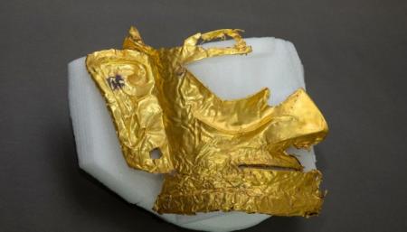 В Китае археологи нашли часть золотой маски, которой около 3 000 лет