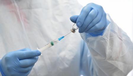 Минздрав гарантирует вторую дозу COVID-вакцины всем, кто получил первую
