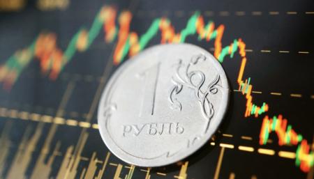 Рубль продовжує піке: що відбувається з валютою держави-агресора
