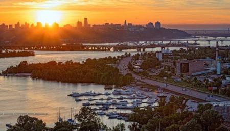 Беседки, зоны для детей и пляж: на Днепровской набережной создадут парк