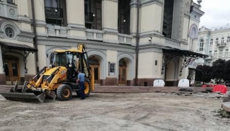 В Киеве отремонтируют Театральную площадь