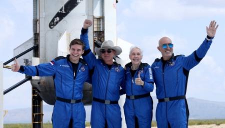 Управління авіації США визнало Безоса та Бренсона астронавтами