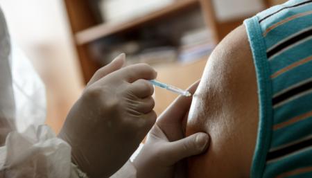 В Україні найменший відсоток вакцинованих серед осіб старше 80 років