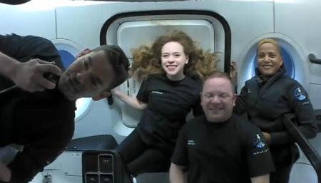 Маск про перший туристичний космічний політ: Екіпаж почувається добре
