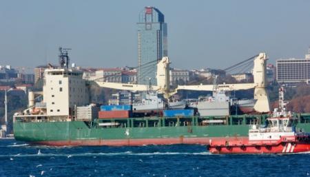 Судно з двома катерами Island для України увійшло в Чорне море