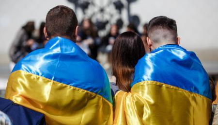 Українці найбільше довіряють військовим, волонтерам і Президенту