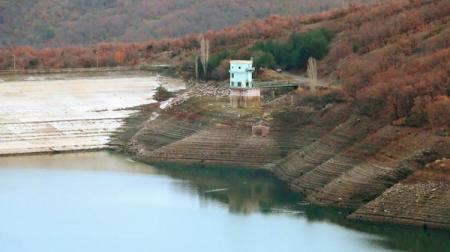 В сеть попали фото очередного высыхающего водоема в Крыму