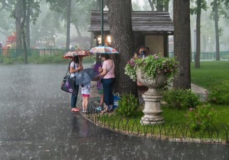 Мощный циклон ворвется в Украину, от грозовых дождей не спрятаться