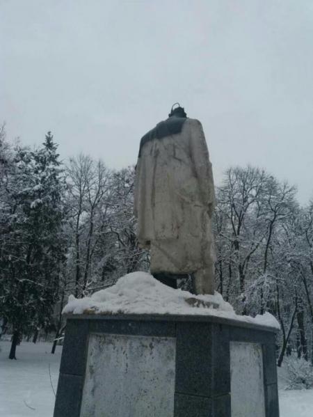 Во Львовской области отбили голову памятнику Шевченко 